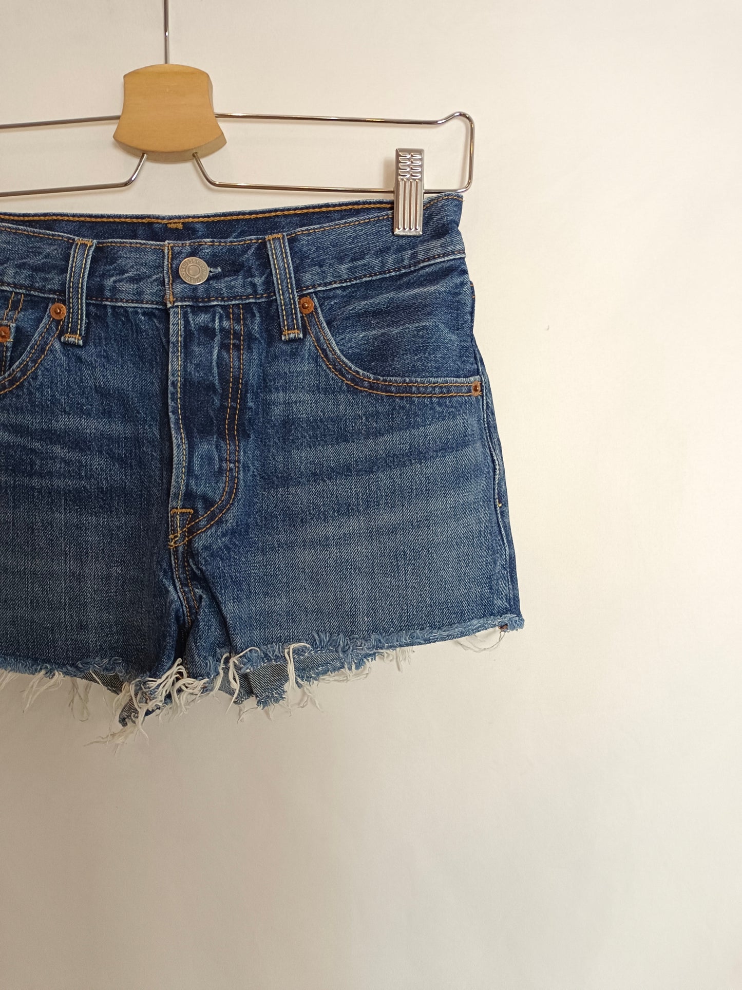LEVI`S. Fringe denim shorts T.24(34)
