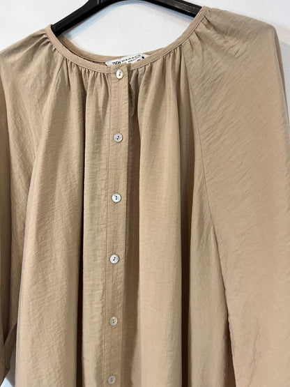 ZARA. Vestido largo beige camisero. T XS