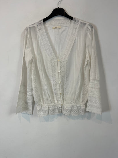 THAT ONE OR THAT ONE. White lace blouse. TS