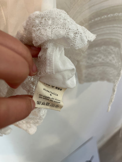 THAT ONE OR THAT ONE. White lace blouse. TS