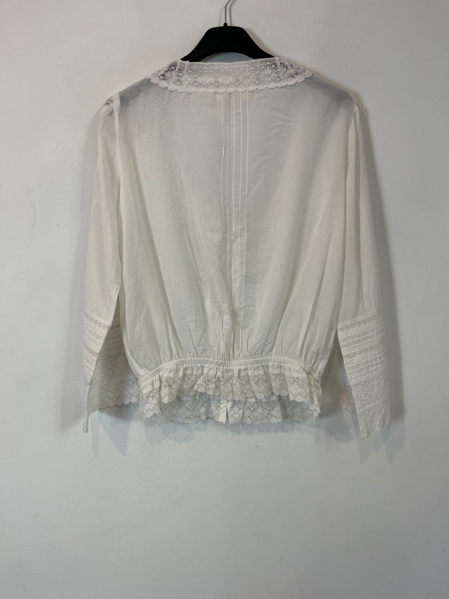 THAT ONE OR THAT ONE. White lace blouse. TS