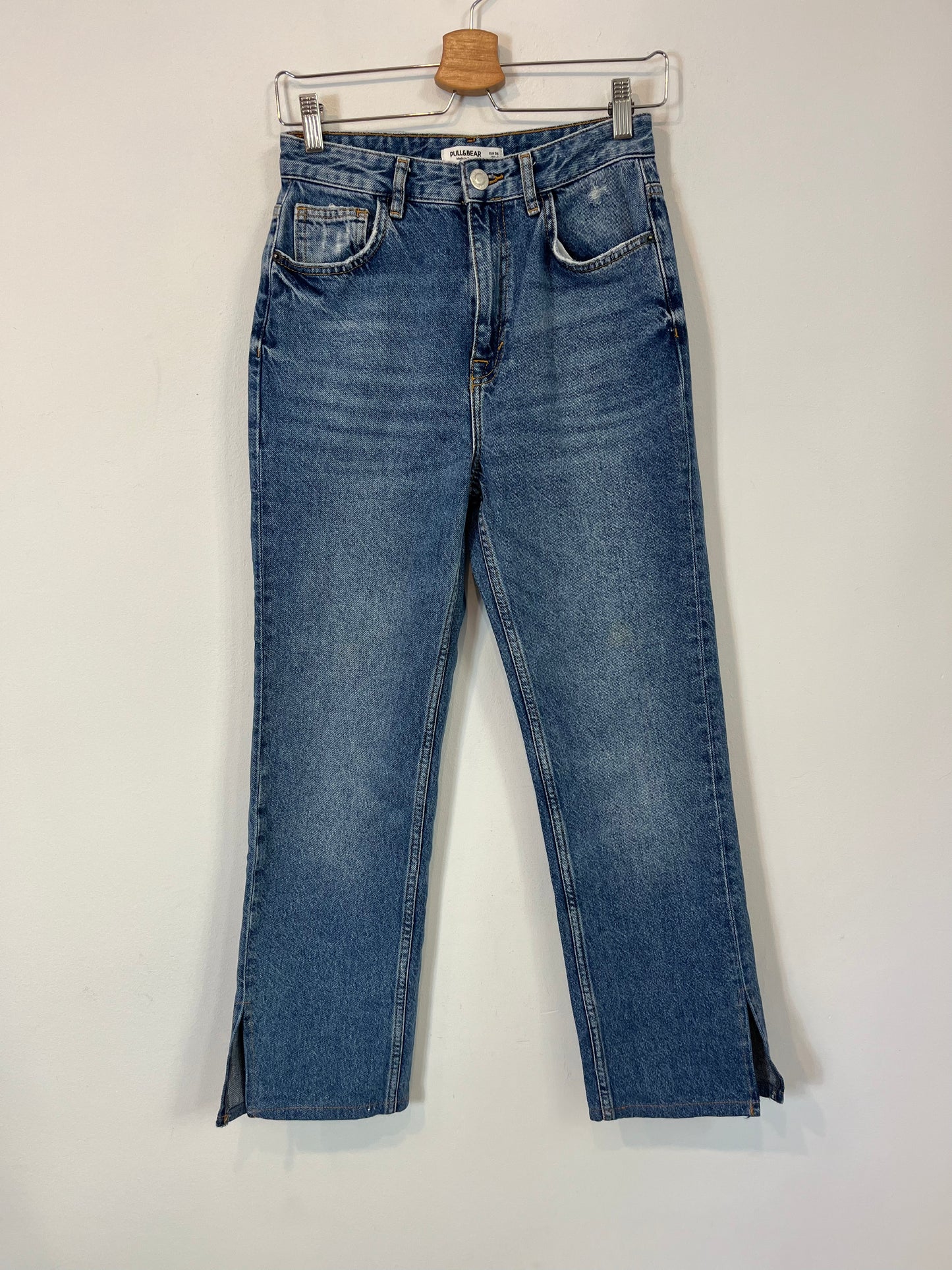PULL&amp;BEAR. Straight denim openings. T 36