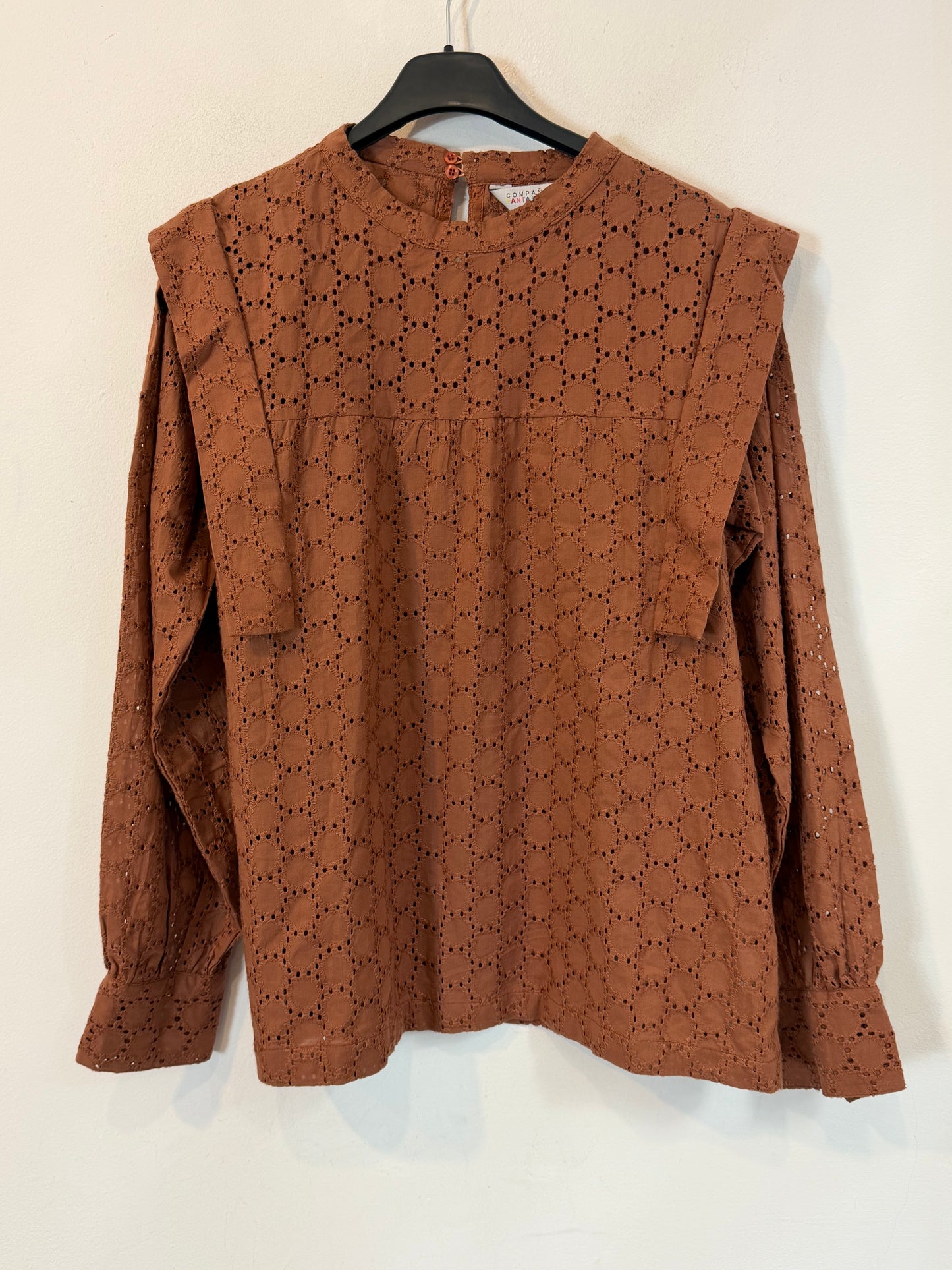 COMPAÑÍA FANTÁSTICA . Blusa caldero bordados