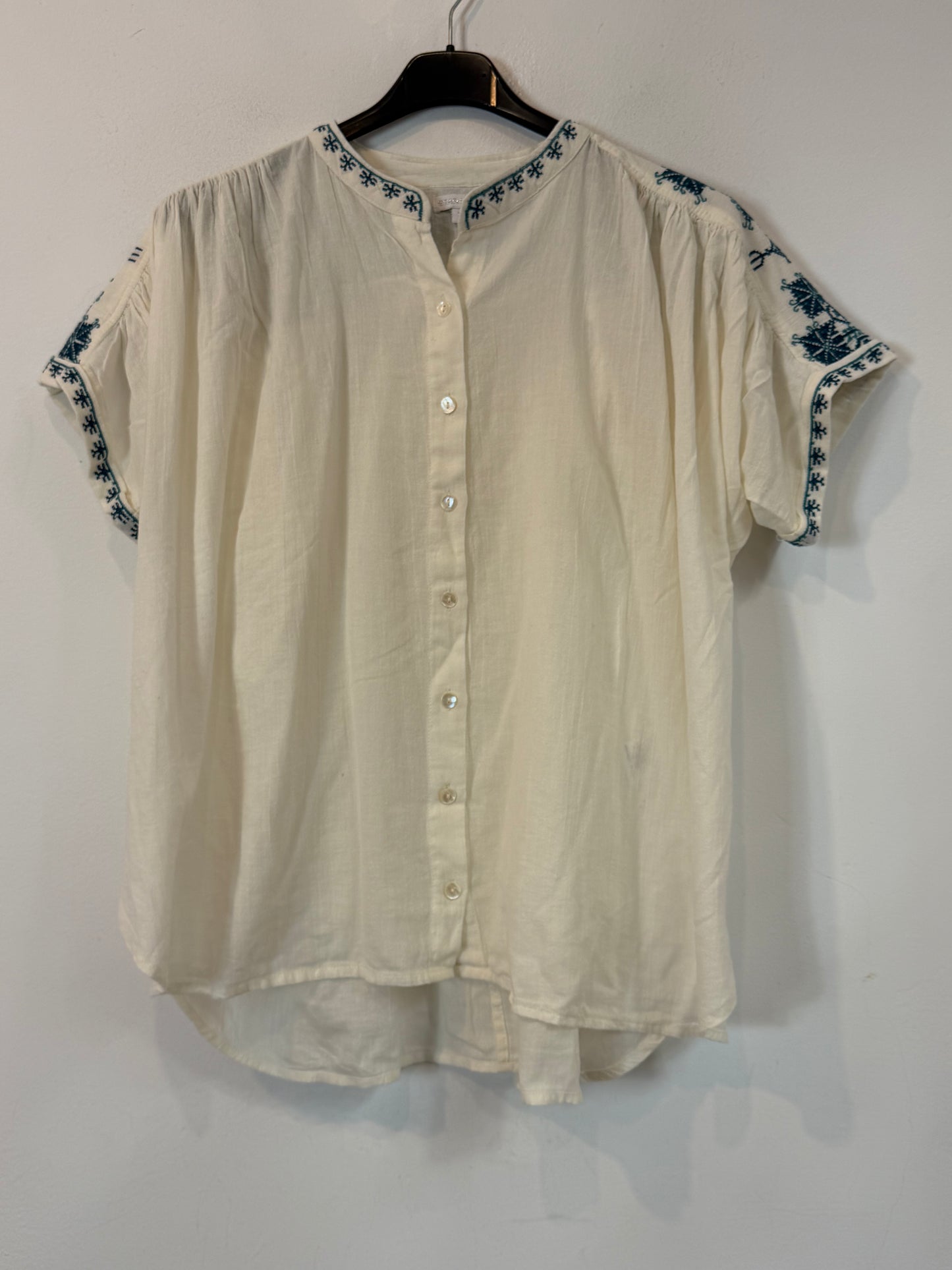 STAR MELA. Blusa blanca bordados azules