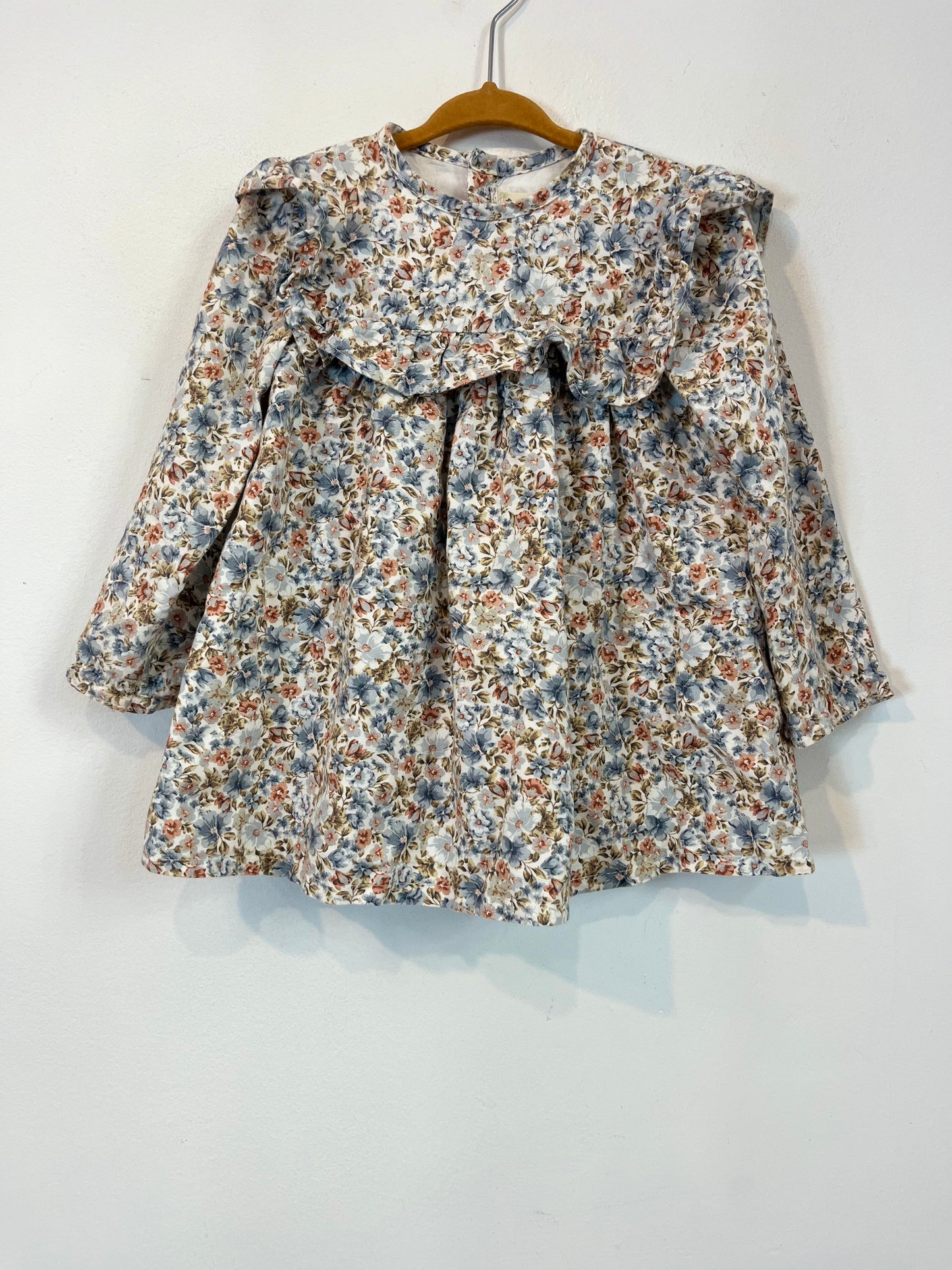 DOÑA CARMEN. Jesusito estampado flores. T 3 años