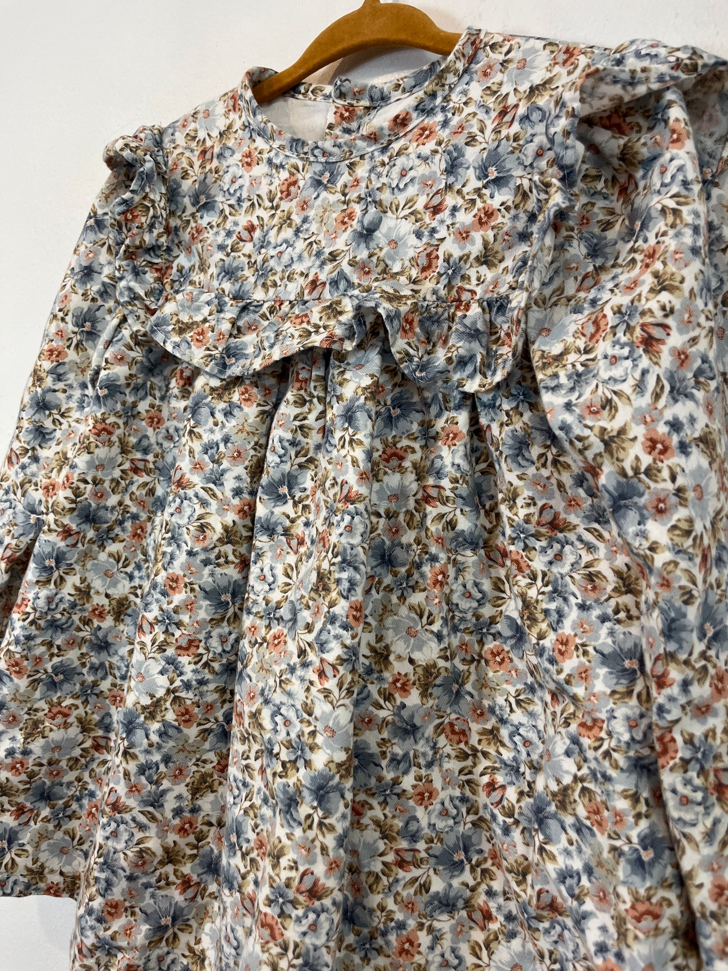 DOÑA CARMEN. Jesusito estampado flores. T 3 años