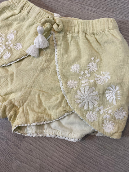 LOUISE MISHA. Pantalón corto detalles bordados. T 3 años