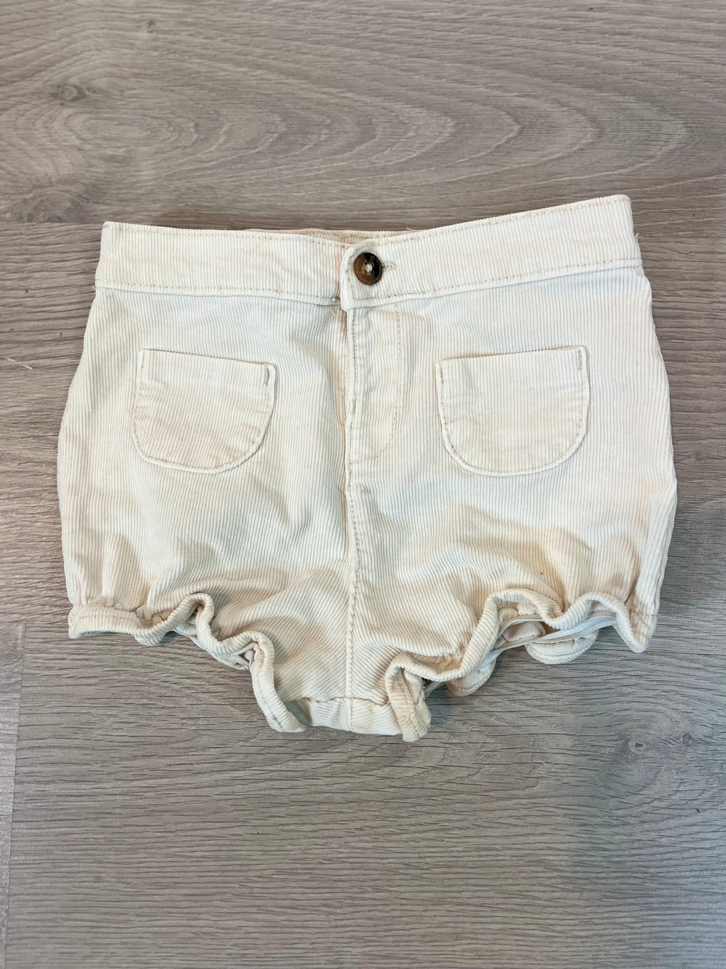 GOCCO. Short algodón beige. T 18/24 meses
