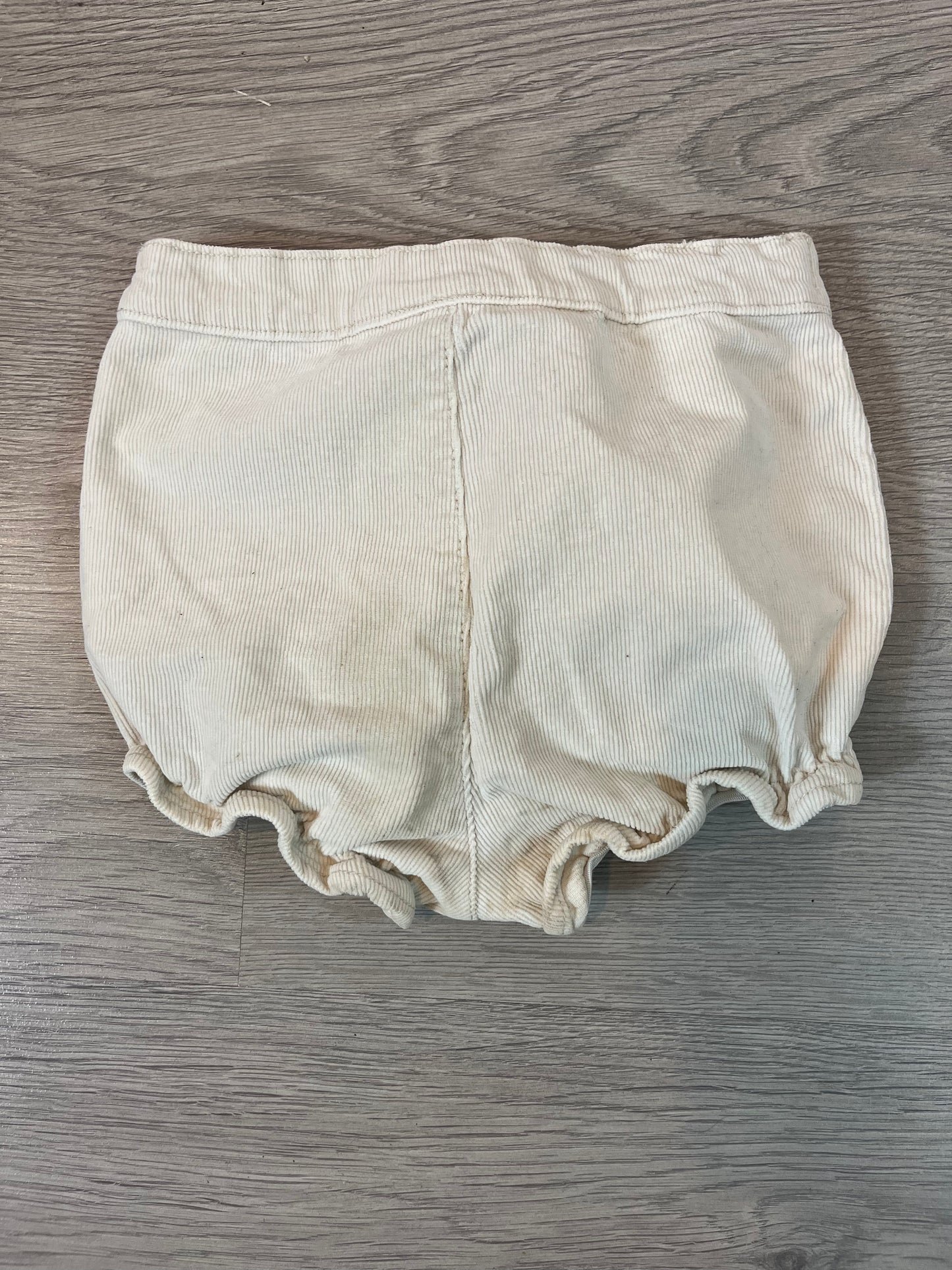 GOCCO. Short algodón beige. T 18/24 meses