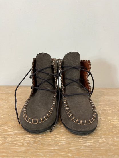 GOCCO. Botas grises piel. T 27