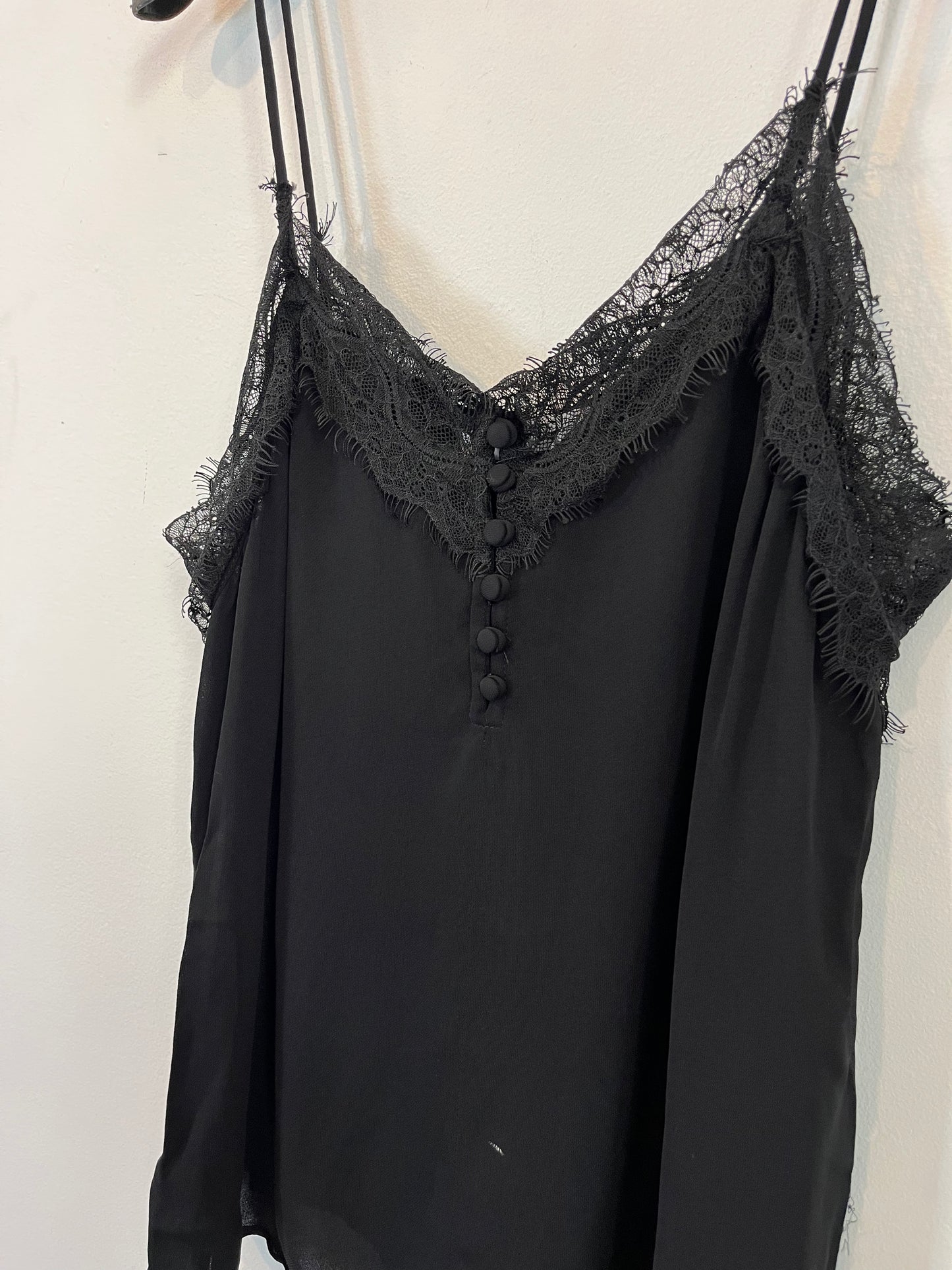 MANGO. Top lencero negro encaje. T S