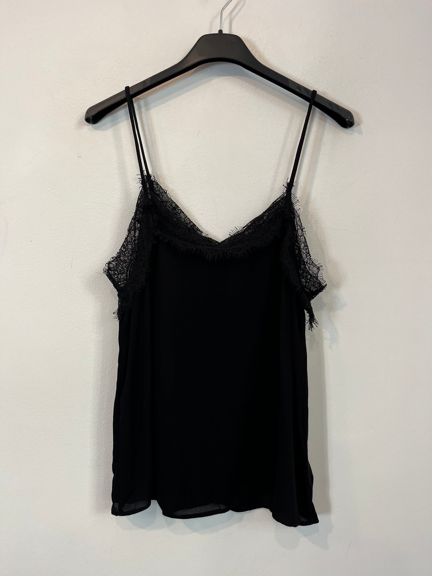 MANGO. Top lencero negro encaje. T S