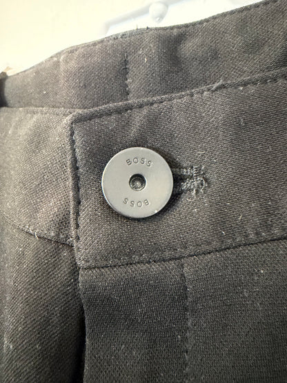 HUGO BOSS. Pantalón negro cargo T.6 años