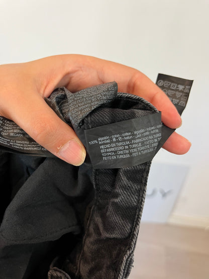 ZARA. Denim negro pedrería. T 38