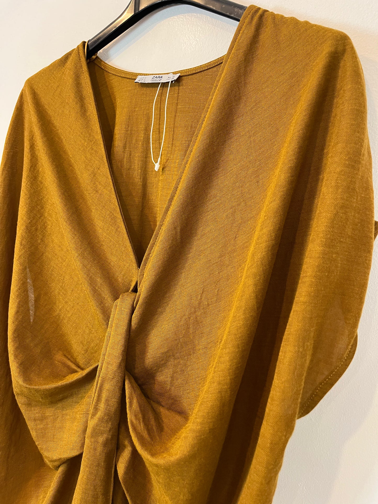 ZARA. Top camel fluido nudos. T S