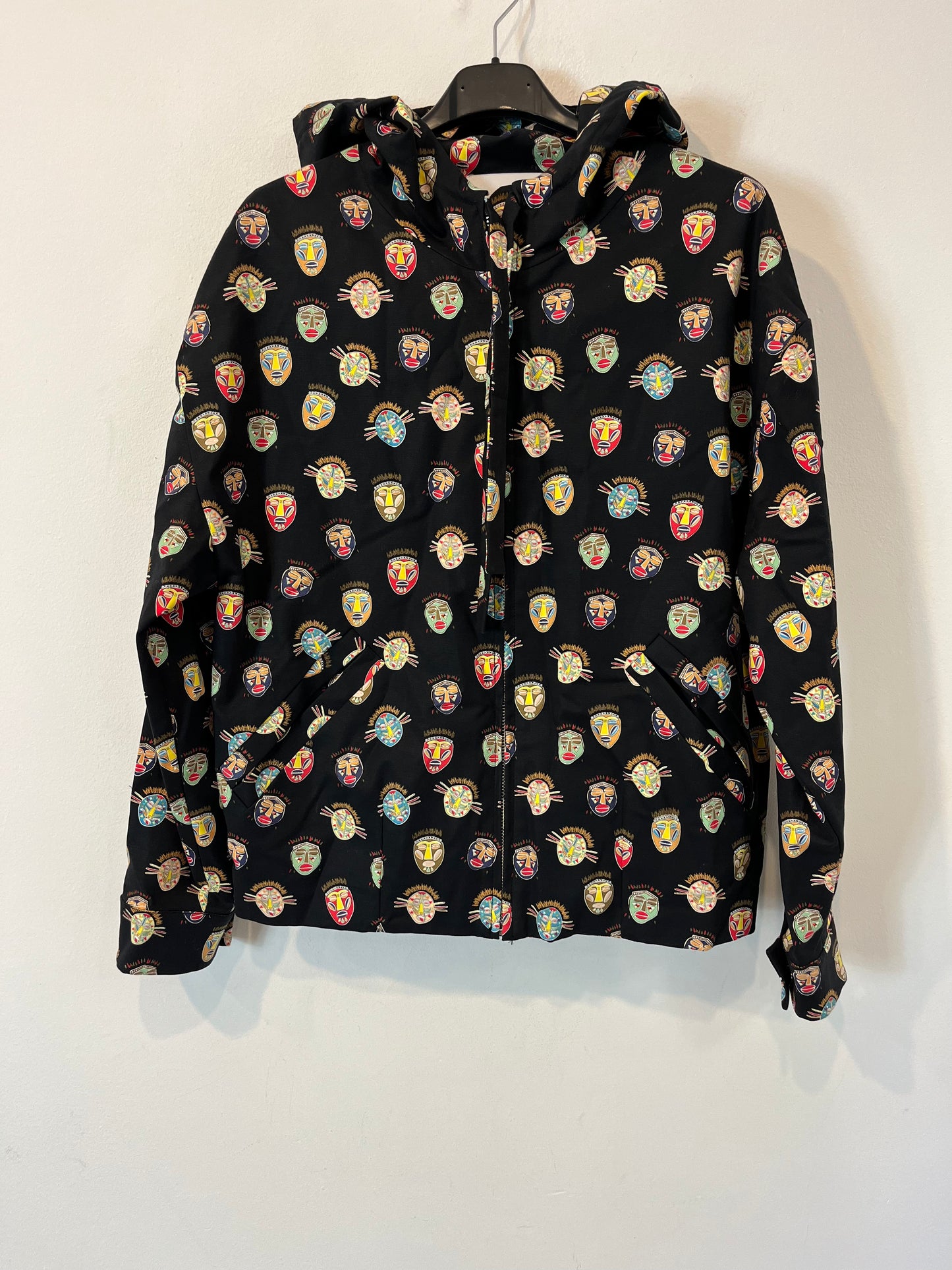 BIMBA Y LOLA. Chaqueta negra capucha caras. T S