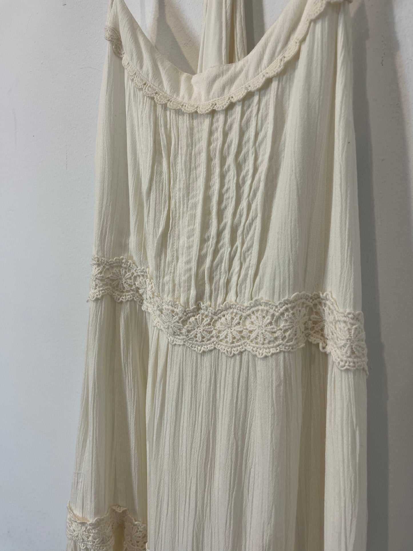 HOLLISTER. Vestido beige claro. T S