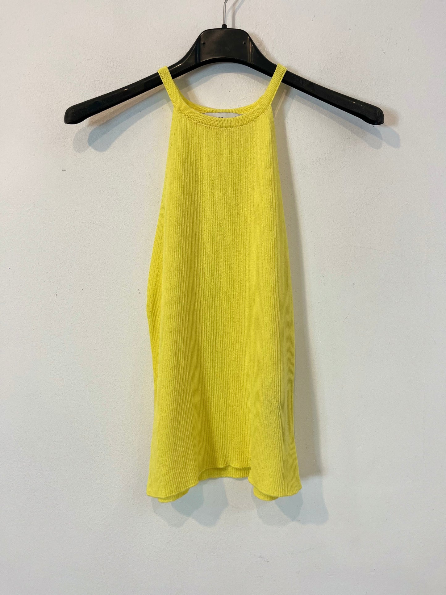 ZARA. Top amarillos halter. T M