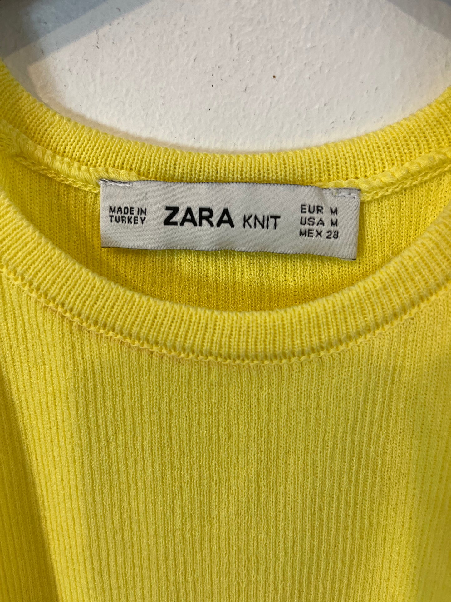 ZARA. Top amarillos halter. T M