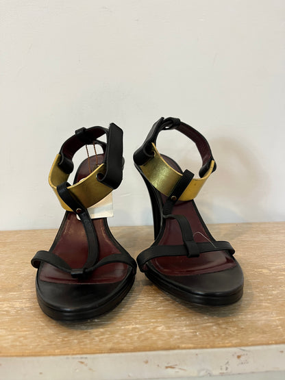 LOEWE. Sandalia piel negra detalle. T 40