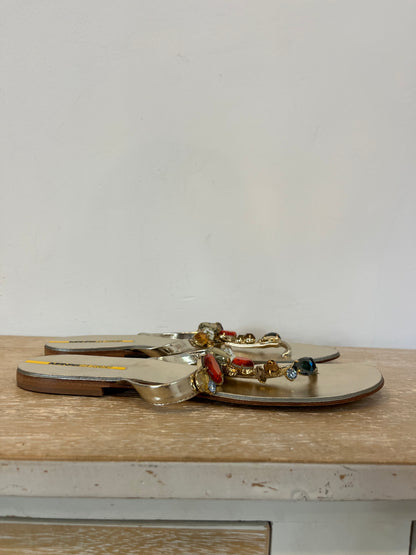 MANAS LEA FOSCATI. Sandalias doradas pedrería. T 40