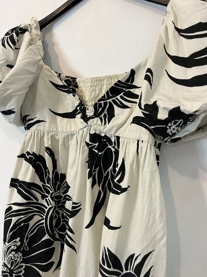 ZARA. Vestido beige flores T.s