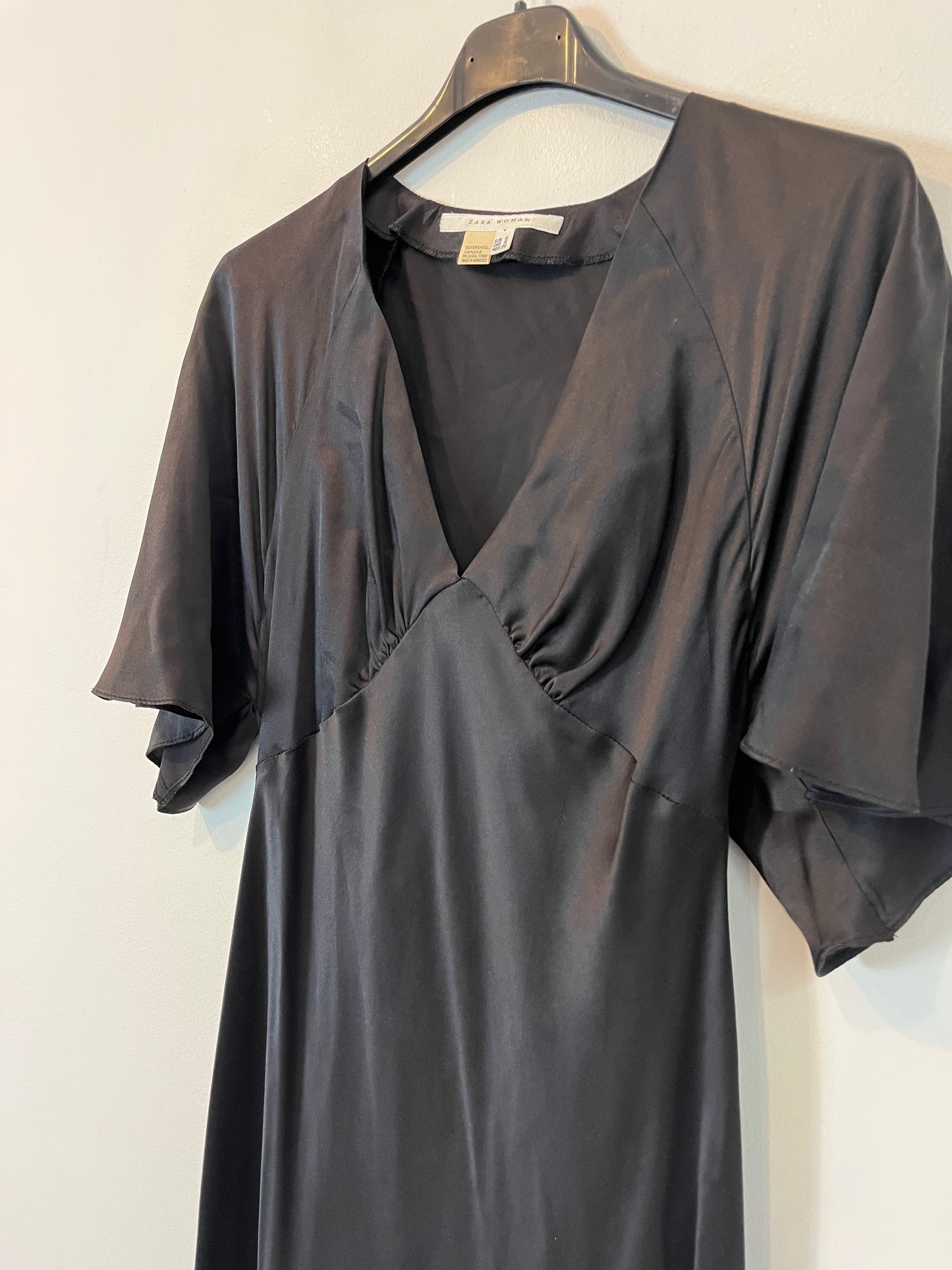ZARA. Vestido negro seda T.s
