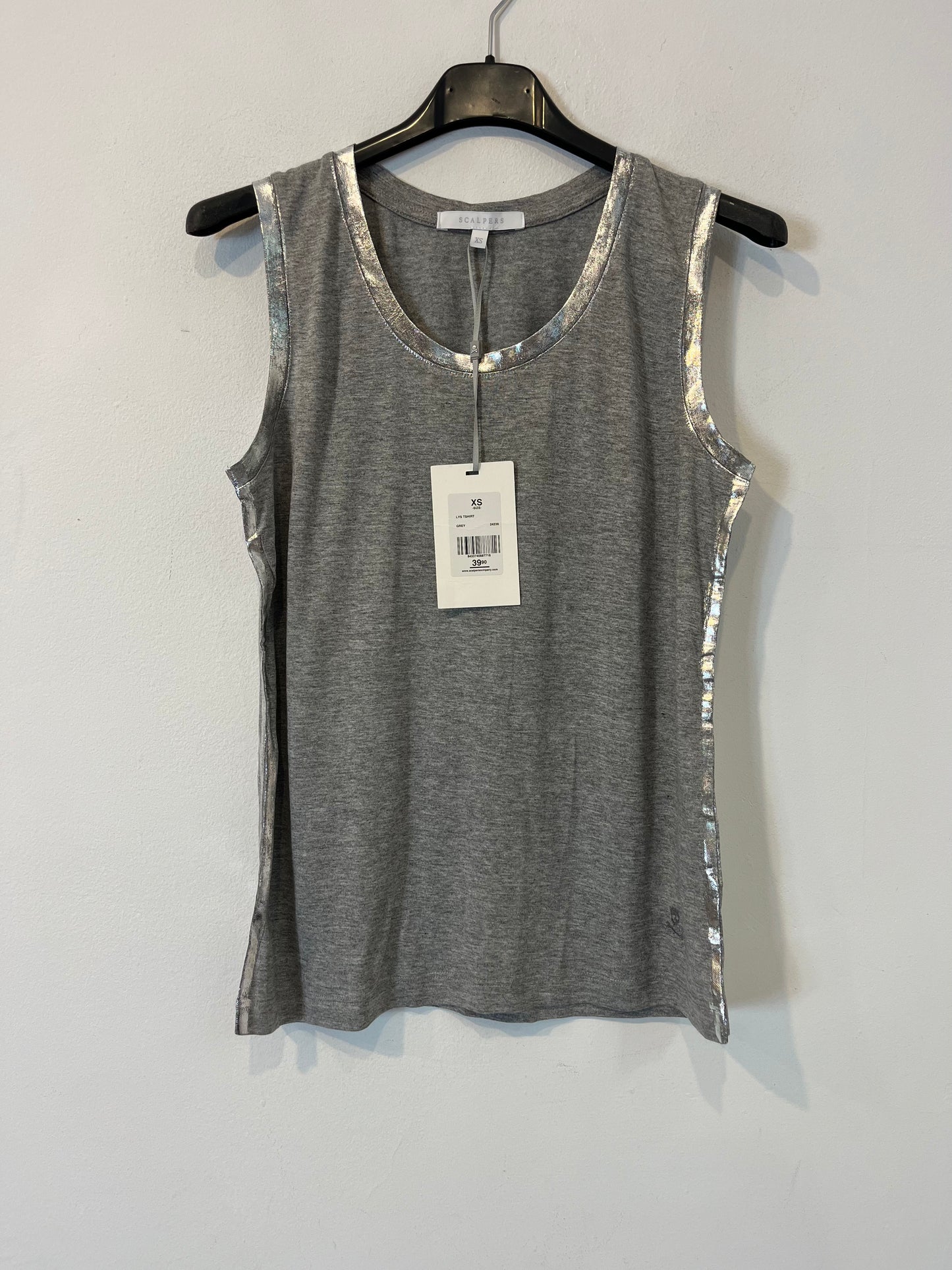 SCALPERS. Top gris detalles plateados. T XS
