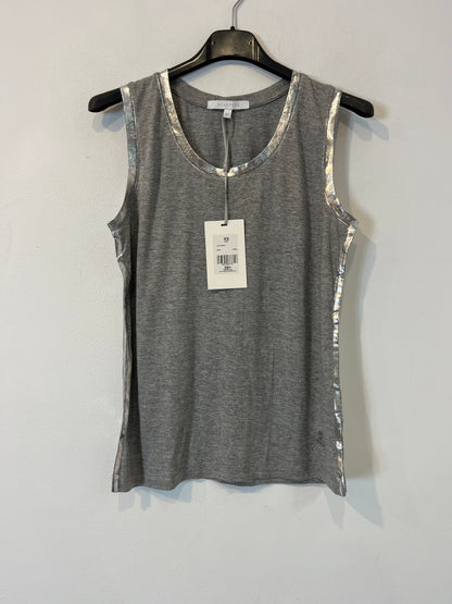 SCALPERS. Top gris detalles plateados. T XS