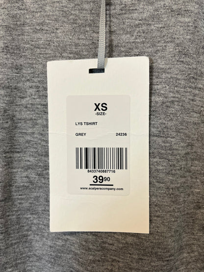 SCALPERS. Top gris detalles plateados. T XS