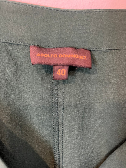 ADOLFO DOMINGUEZ. Blusa verde seda. T 40