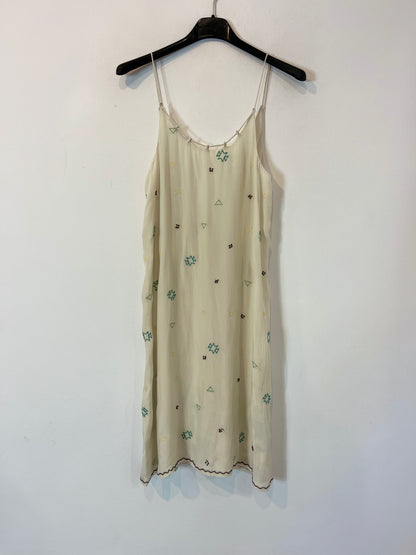 OTRAS. Vestido blanco roto bordado T.38