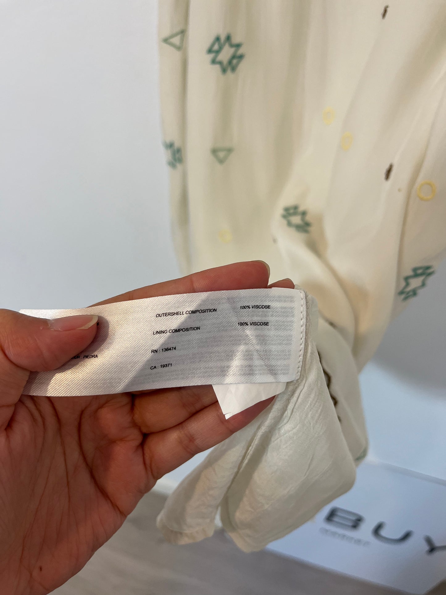 OTRAS. Vestido blanco roto bordado T.38