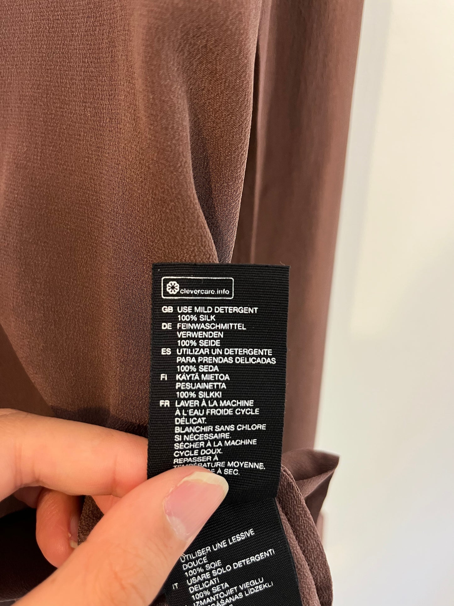 &OTHER STORIES. Blusa marrón seda T.34