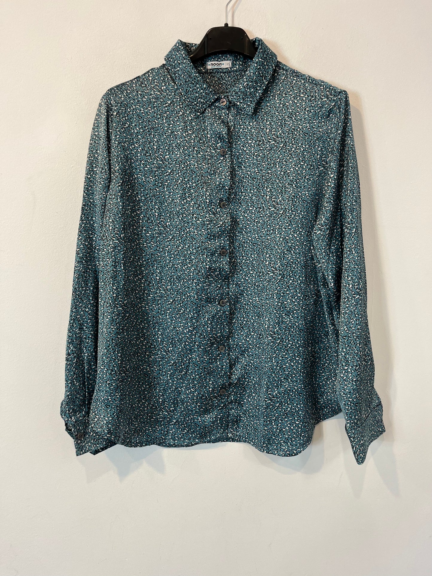 NOON. Blusa animal print T.xs