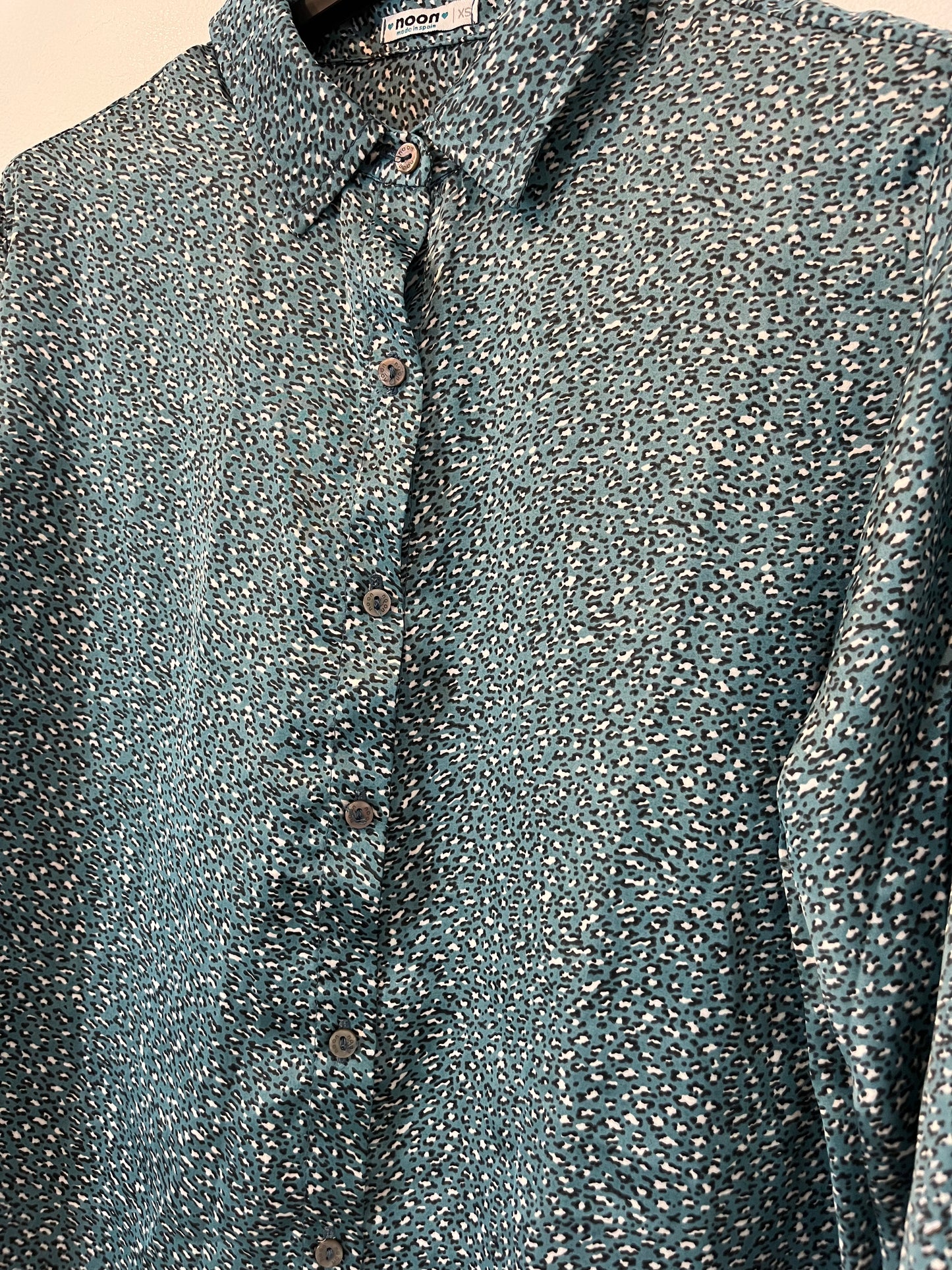 NOON. Blusa animal print T.xs