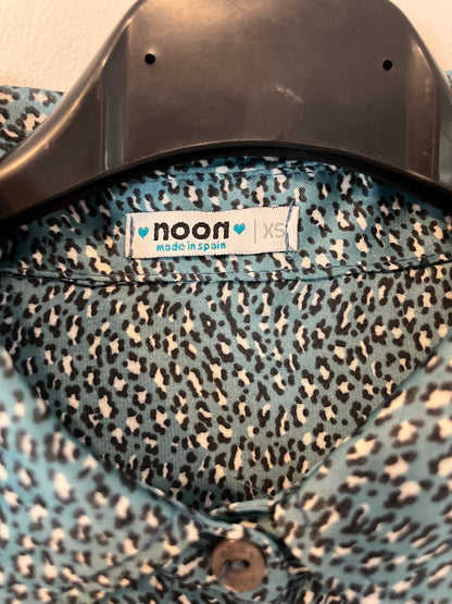 NOON. Blusa animal print T.xs