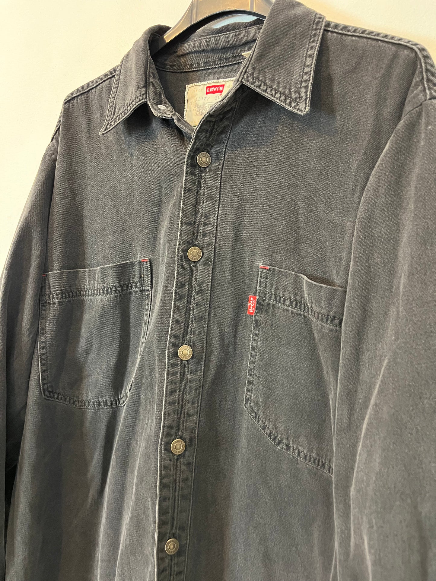 LEVI'S. Sobrecamisa denim bordada. TU(M)