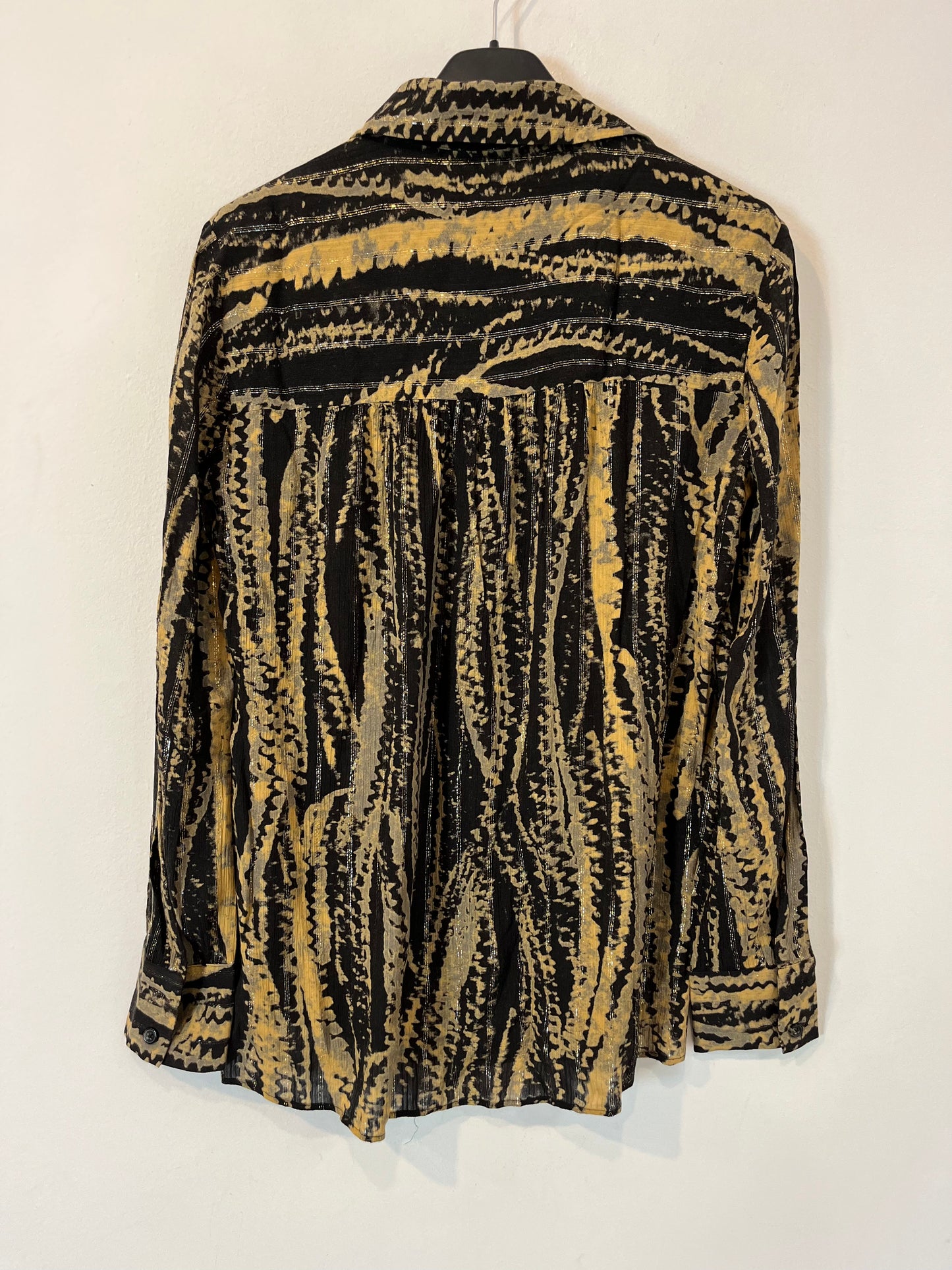 MASSIMO DUTTI. Blusa negra y camel estampada T.34