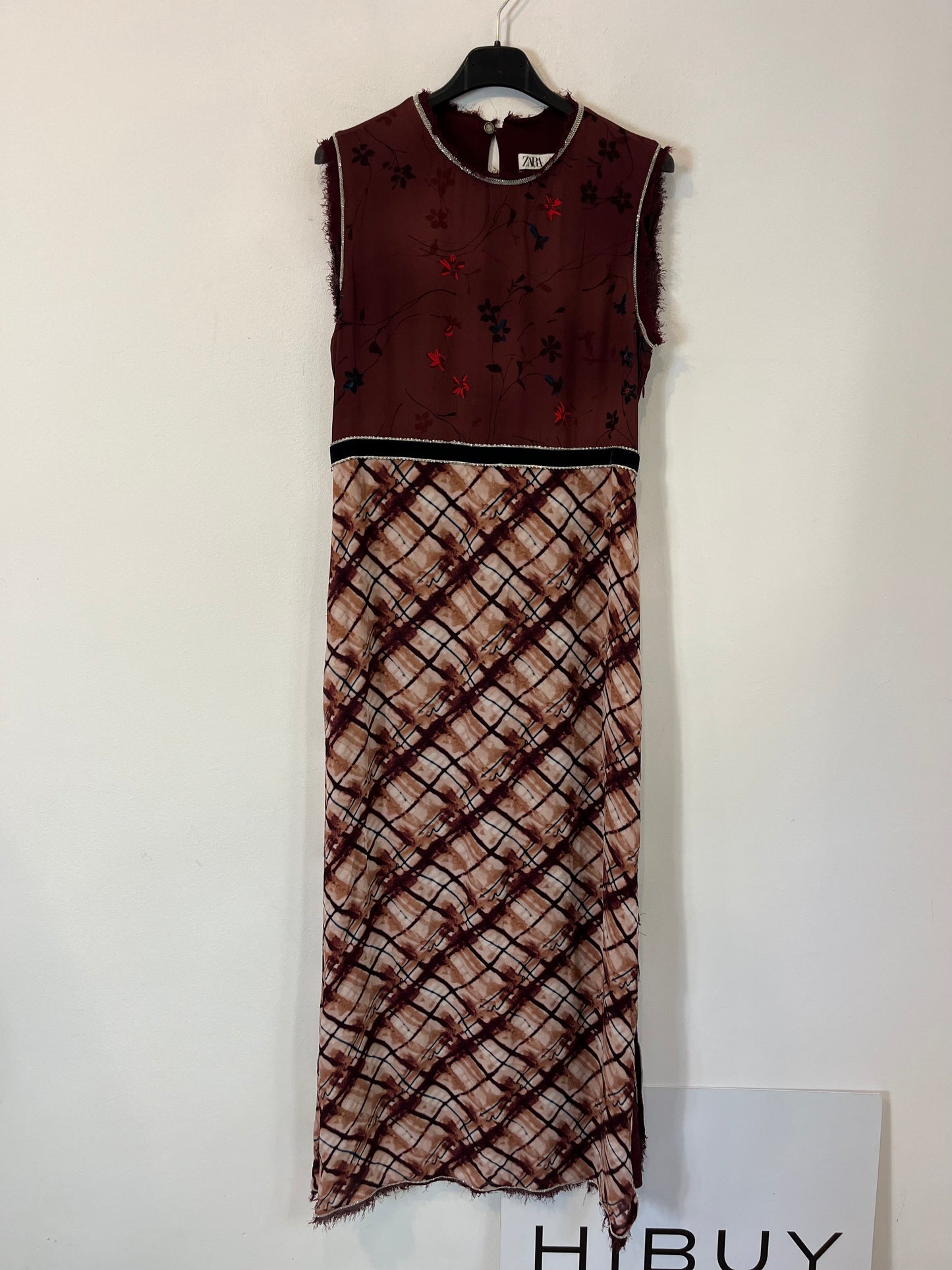 ZARA. Vestido estampado burdeos T.xs