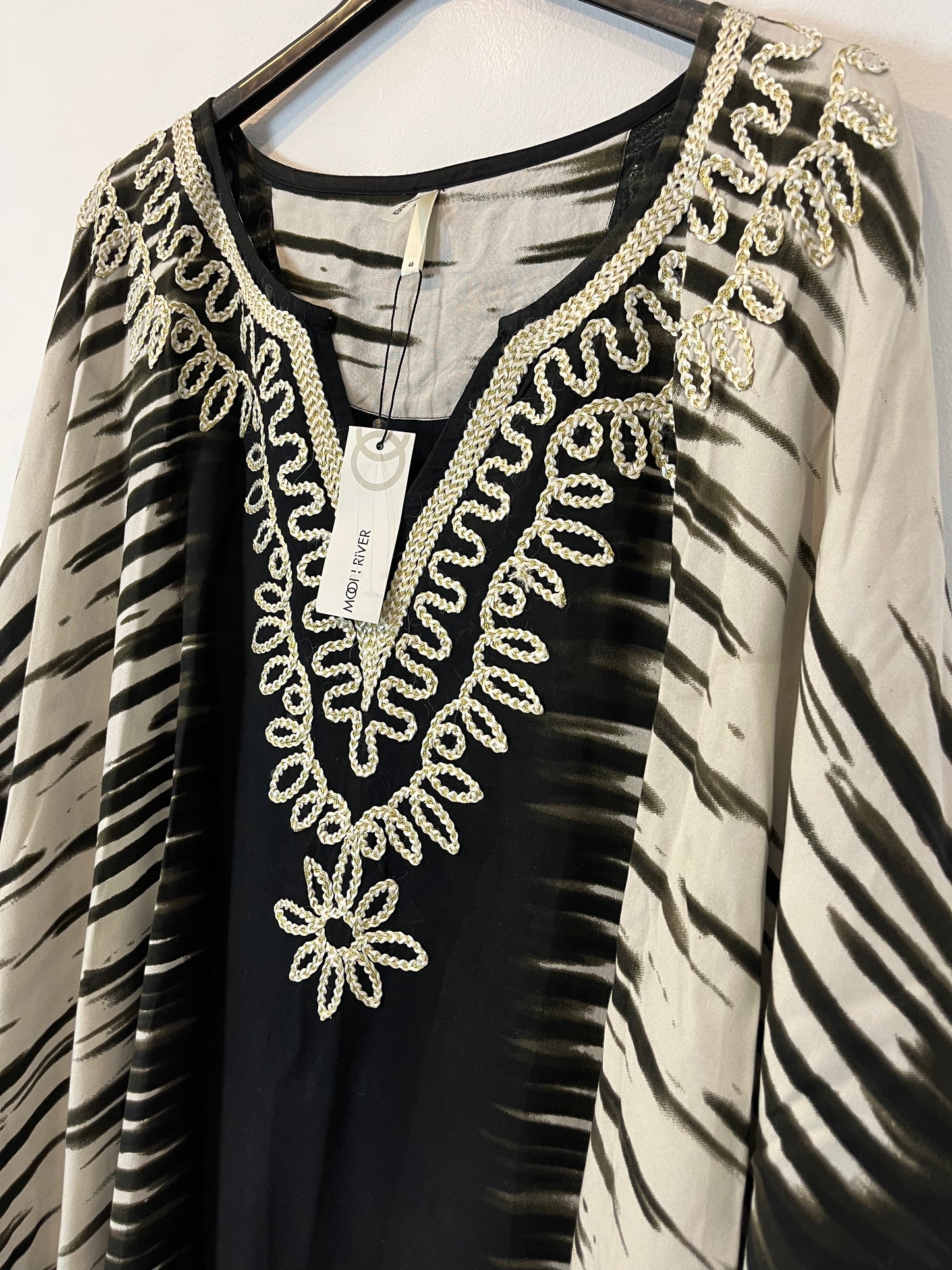 MOON RIVER. Kaftán detalles bordados. T 46