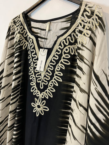 MOON RIVER. Kaftán detalles bordados. T 46