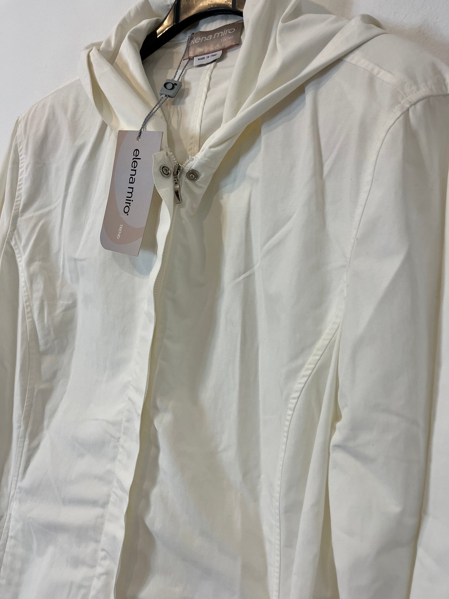 ELENA MIRO. White windbreaker jacket. Size 47 (L/XL)