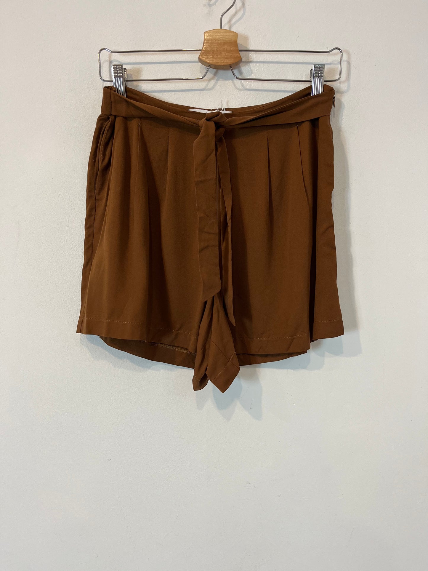 MANGO. Bermuda marrón fluida. T S
