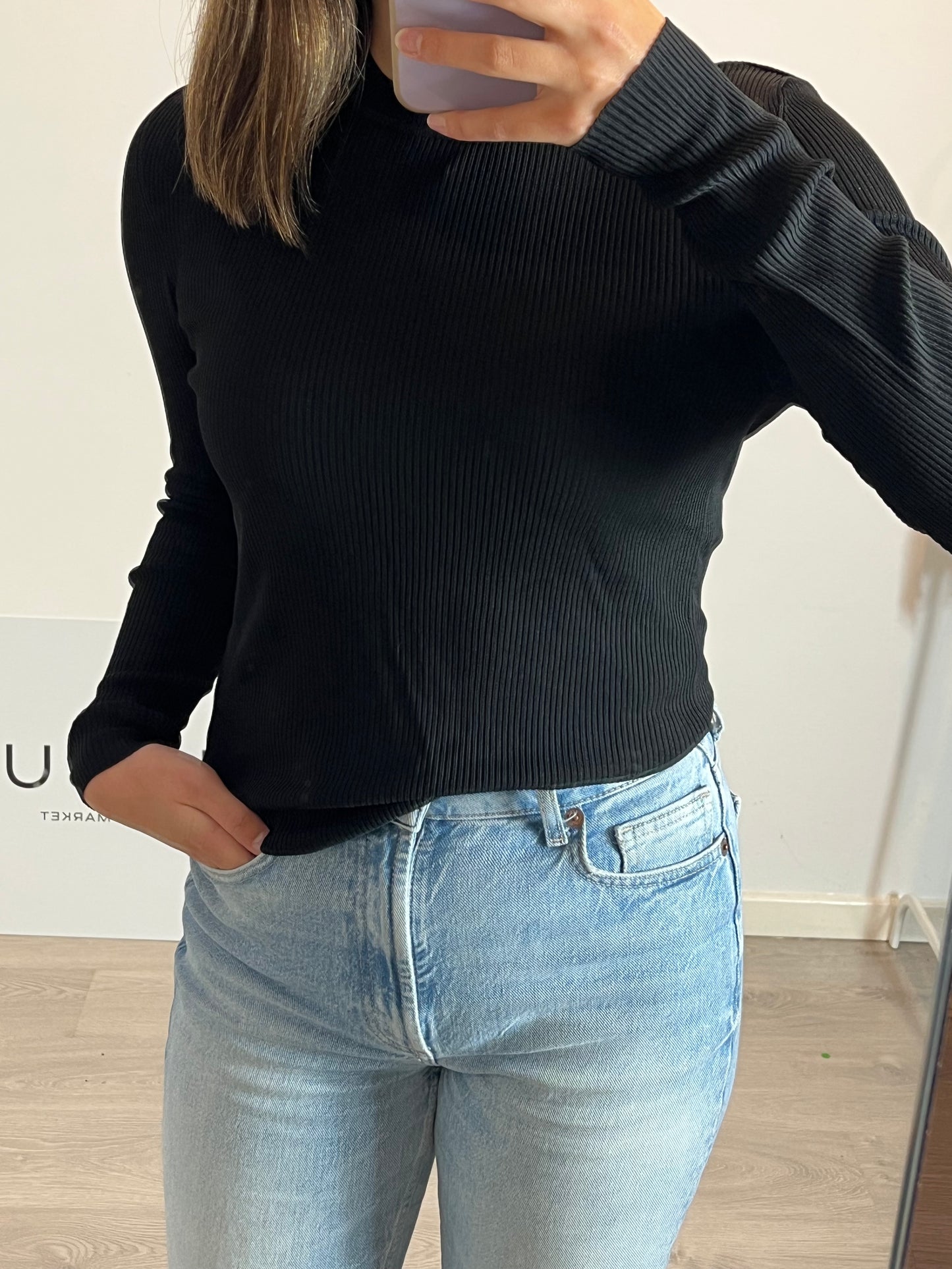 ZARA. Top negro canalé fluido. T L