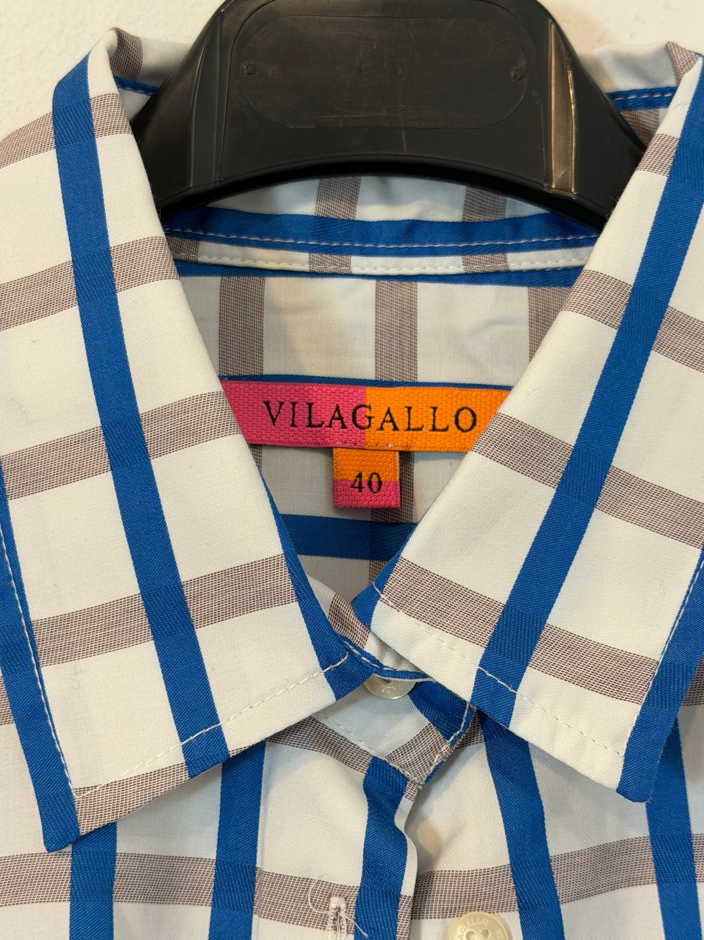 VILAGALLO. Camisa de cuadros azules y beige con detalle puños