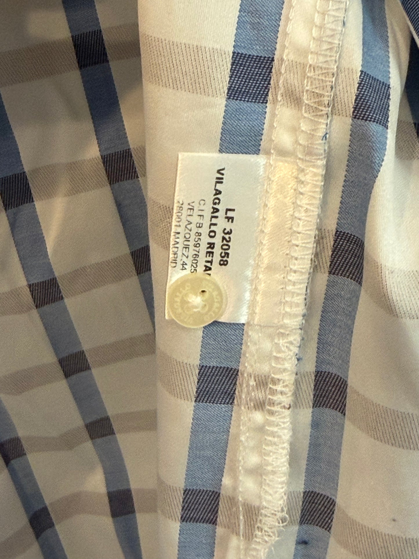 VILAGALLO. Camisa de cuadros azules y beige con detalle puños