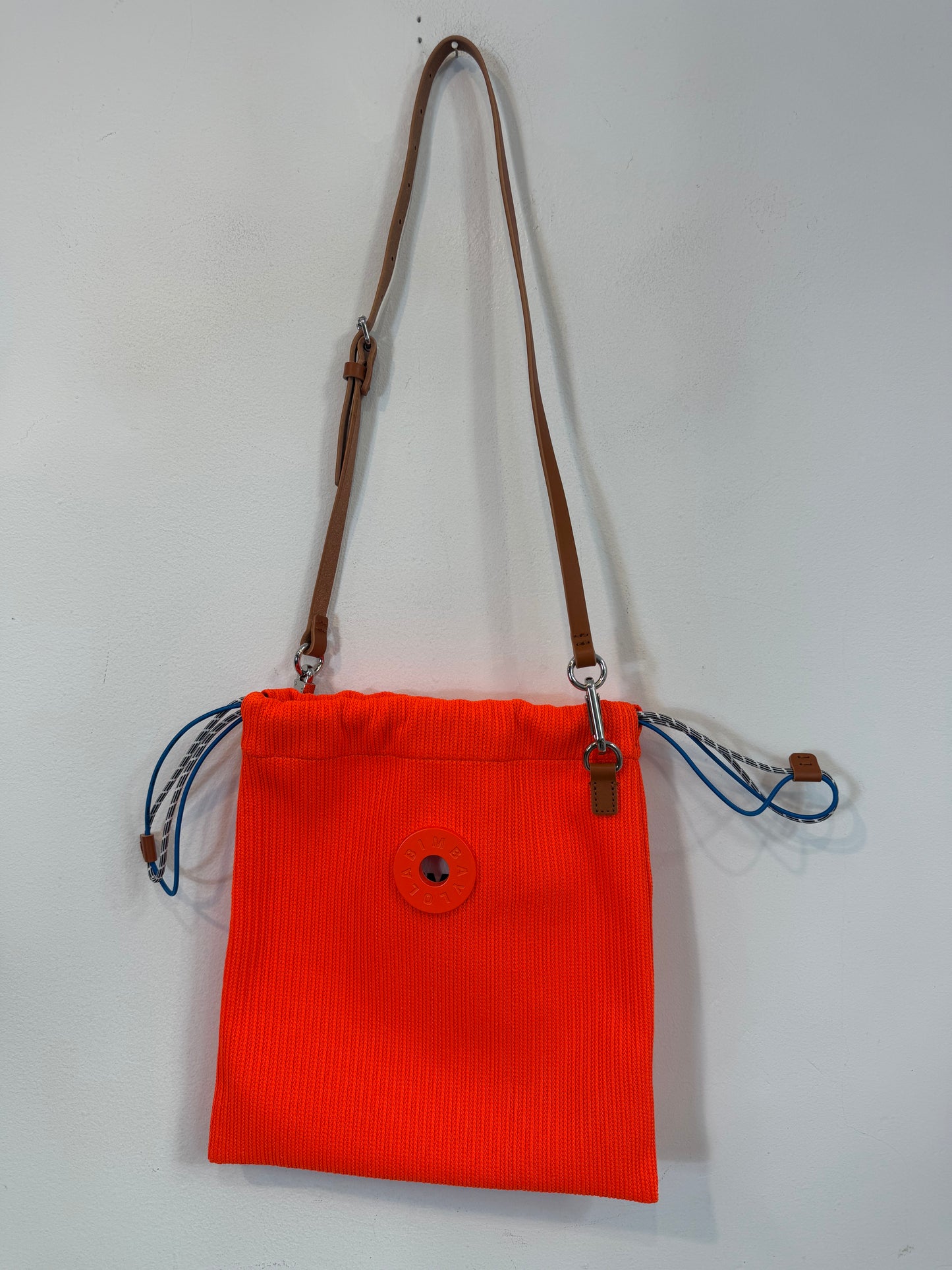 BIMBA Y LOLA. Bolso de saco naranja