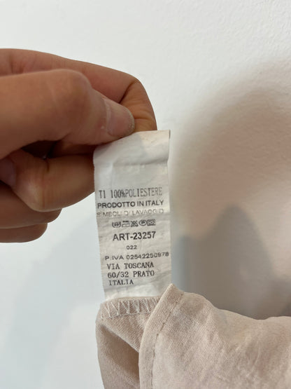 OTRAS. Blusa beige fluida hombros al aire. T M/L