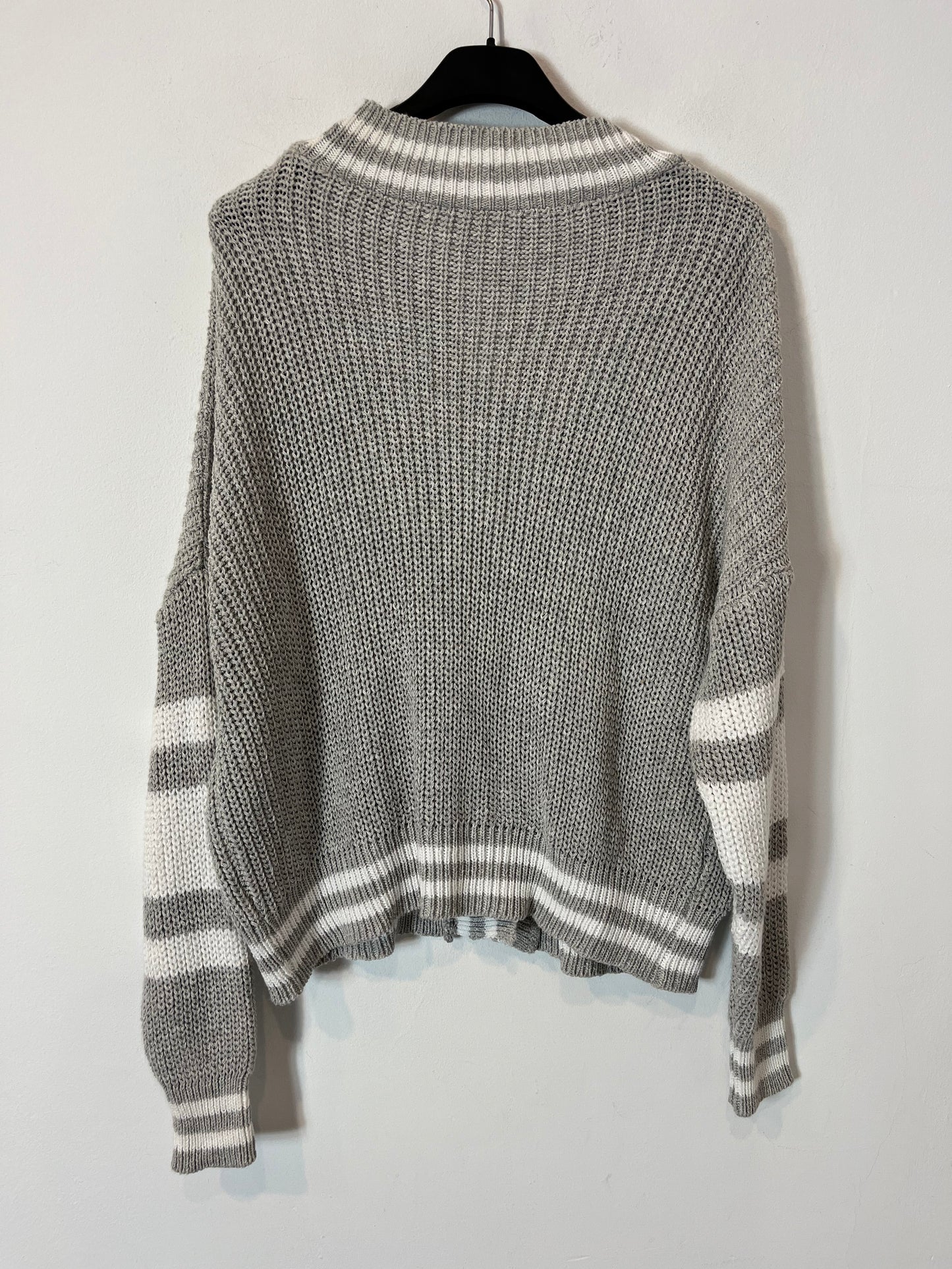 NOU. Cárdigan gris abotonado. T S/M